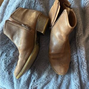 Lucky Brand Tan Leather Ankle Booties